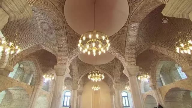 Karabağ'ın sembol şehri Şuşa'da 29 yıl sonra ilk bayram namazı kılındı Karabağ'ın sembol şehri Şuşa'da 29 yıl sonra ilk bayram namazı kılındı