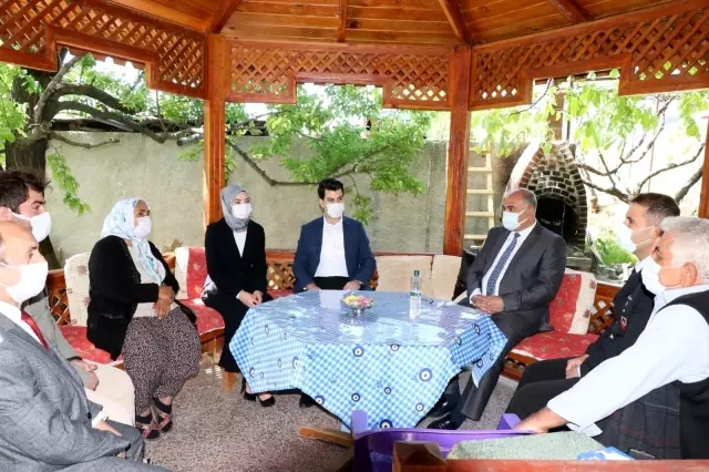 Kaymakam Akduman ve Başkan Çay'dan şehit ailelerine ziyaret Kaymakam Akduman ve Başkan Çay'dan şehit ailelerine ziyaret