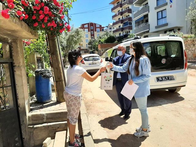 Kestel Belediyesi'nden yetim çocuklara bayram hediyesi Kestel Belediyesi'nden yetim çocuklara bayram hediyesi