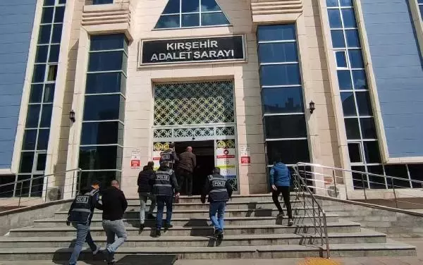 '400 bin lira değerinde altın tozu' diyerek satmaya çalıştıkları ürün pirinç tozu çıktı '400 bin lira değerinde altın tozu' diyerek satmaya çalıştıkları ürün pirinç tozu çıktı