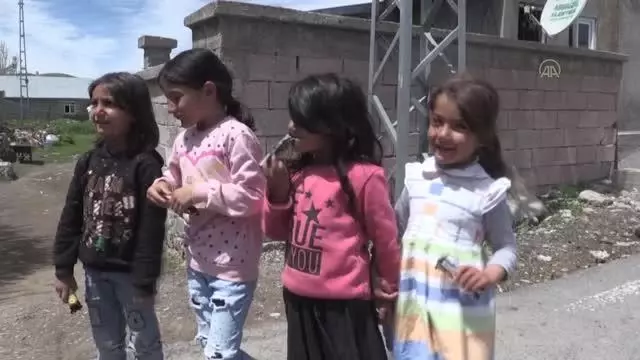 Son dakika haberi! Kızılay gönüllüleri kırsaldaki kız çocuklarına çifte bayram yaşattı Son dakika haberi! Kızılay gönüllüleri kırsaldaki kız çocuklarına çifte bayram yaşattı
