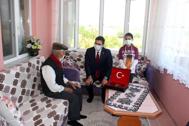 Son dakika! Manyas'ta şehit aileleri ziyaret edildi Son dakika! Manyas'ta şehit aileleri ziyaret edildi