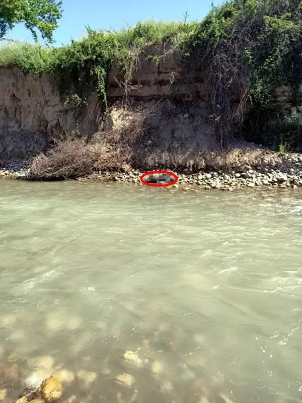Acı tesadüf! Mevlit okutmaya geldi, annesinin boğulduğu ırmağın kıyısında ölü bulundu Acı tesadüf! Mevlit okutmaya geldi, annesinin boğulduğu ırmağın kıyısında ölü bulundu