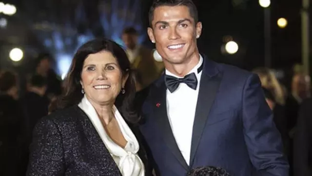 Ronaldo'nun annesi Dolores Aveiro: Oğlum gelecek yıl Sporting formasıyla mücadele verecek Ronaldo'nun annesi Dolores Aveiro: Oğlum gelecek yıl Sporting formasıyla mücadele verecek