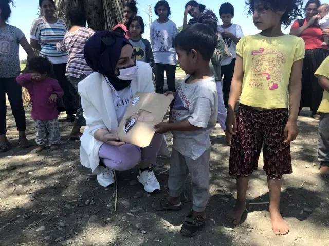 Şehit yakınlarından tarım işçisi çocuklarına bayramlık Şehit yakınlarından tarım işçisi çocuklarına bayramlık