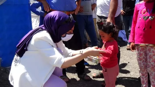 Şehit yakınlarından tarım işçisi çocuklarına bayramlık Şehit yakınlarından tarım işçisi çocuklarına bayramlık