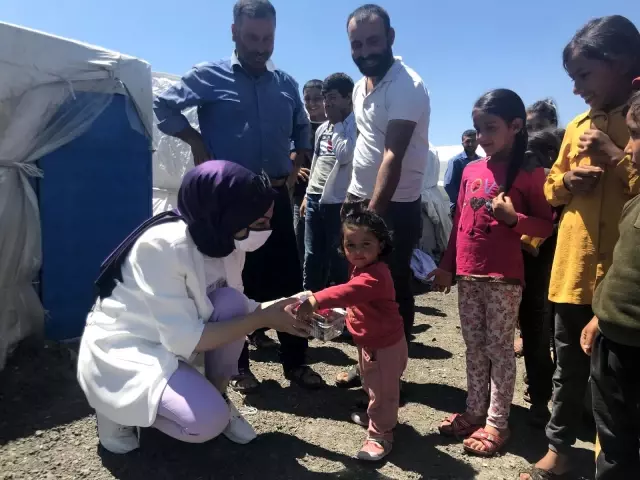 Şehit yakınlarından tarım işçisi çocuklarına bayramlık Şehit yakınlarından tarım işçisi çocuklarına bayramlık