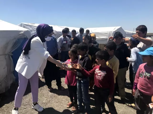 Şehit yakınlarından tarım işçisi çocuklarına bayramlık Şehit yakınlarından tarım işçisi çocuklarına bayramlık
