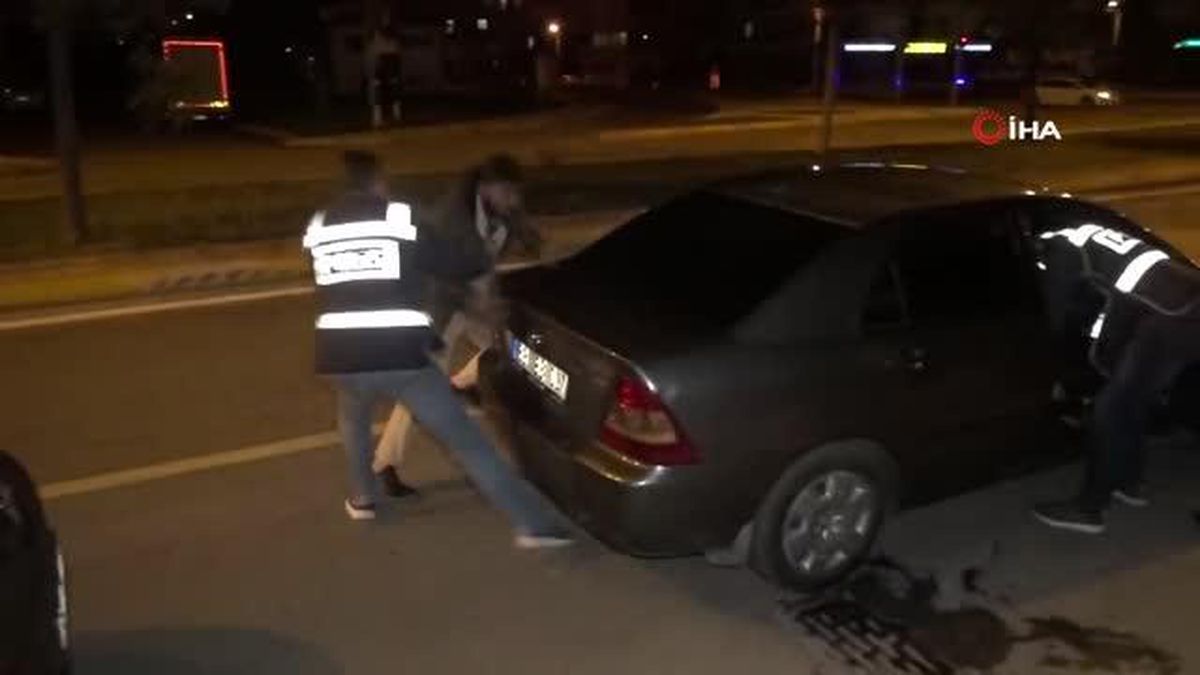 Sevgilisini kaçırırken yakalanan şahıs, polisi çileden çıkardı: CD'mi verin bana