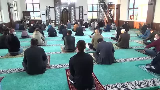 Sosyal mesafeli bayram namazı Sosyal mesafeli bayram namazı