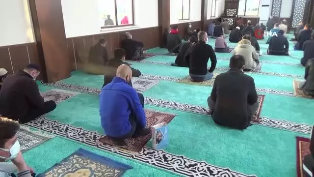 Sosyal mesafeli bayram namazı Sosyal mesafeli bayram namazı