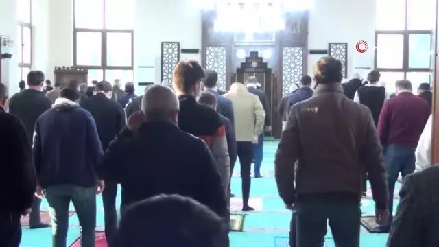 Sosyal mesafeli bayram namazı Sosyal mesafeli bayram namazı