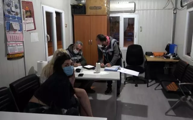 Ticari takside izin belgesiz yakalandılar, cezadan kaçamadılar Ticari takside izin belgesiz yakalandılar, cezadan kaçamadılar