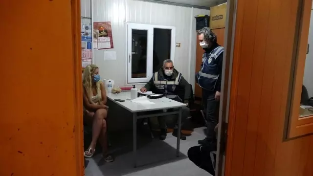 Ticari takside izin belgesiz yakalandılar, cezadan kaçamadılar Ticari takside izin belgesiz yakalandılar, cezadan kaçamadılar