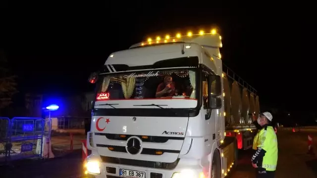 Ticari takside izin belgesiz yakalandılar, cezadan kaçamadılar Ticari takside izin belgesiz yakalandılar, cezadan kaçamadılar
