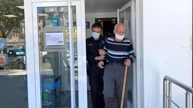 Torunlarına bayram harçlığı için sokağa çıktı, polis evine bıraktı