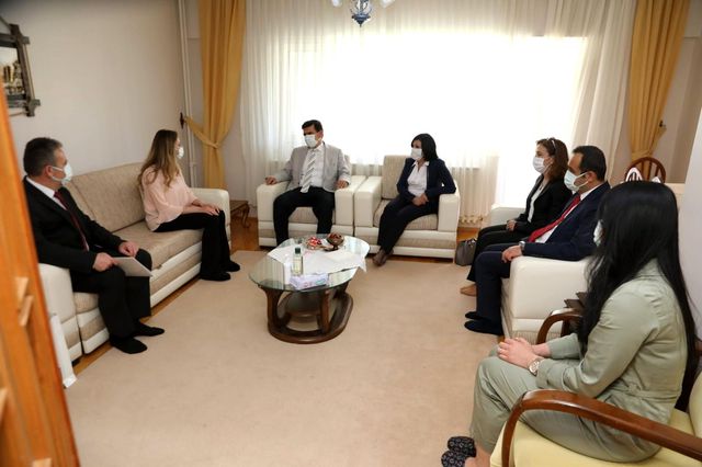 Vali Aslantaş, Ramazan Bayramı'nın ilk gününü şehit ve gazi aileleri ile birlikte geçirdi Vali Aslantaş, Ramazan Bayramı'nın ilk gününü şehit ve gazi aileleri ile birlikte geçirdi