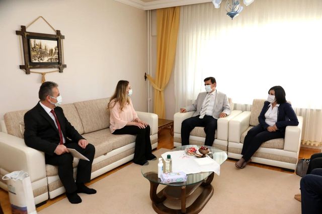 Vali Aslantaş, Ramazan Bayramı'nın ilk gününü şehit ve gazi aileleri ile birlikte geçirdi Vali Aslantaş, Ramazan Bayramı'nın ilk gününü şehit ve gazi aileleri ile birlikte geçirdi