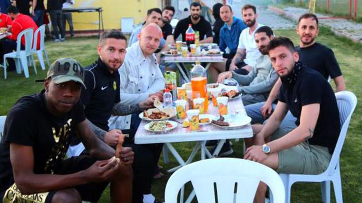 Yeni Malatyaspor, Galatasaray maçı öncesi barbekü partisi verdi