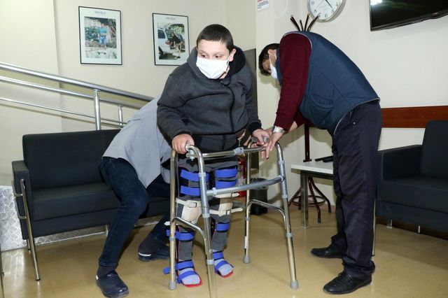yuruyemeyen umut hayatinda ilk kez bayrami ay 2 14129940 o