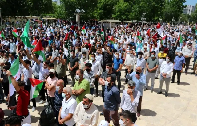 - Adana'da Cuma namazı sonrası Filistinliler için gıyabi cenaze namazı kıldı - Adana'da Cuma namazı sonrası Filistinliler için gıyabi cenaze namazı kıldı