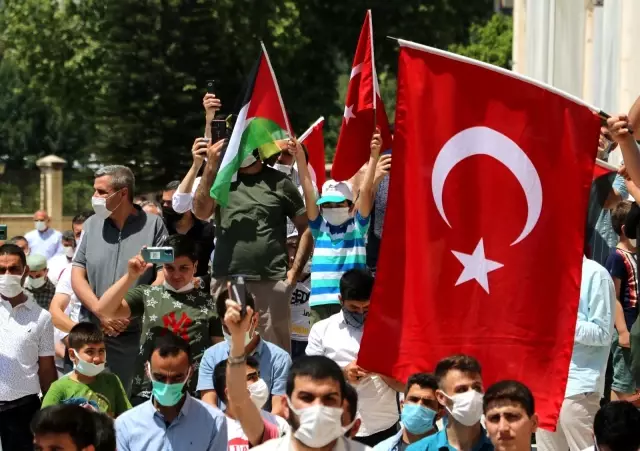 - Adana'da Cuma namazı sonrası Filistinliler için gıyabi cenaze namazı kıldı - Adana'da Cuma namazı sonrası Filistinliler için gıyabi cenaze namazı kıldı
