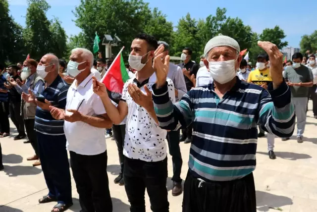 - Adana'da Cuma namazı sonrası Filistinliler için gıyabi cenaze namazı kıldı - Adana'da Cuma namazı sonrası Filistinliler için gıyabi cenaze namazı kıldı