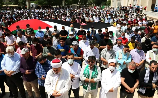 - Adana'da Cuma namazı sonrası Filistinliler için gıyabi cenaze namazı kıldı - Adana'da Cuma namazı sonrası Filistinliler için gıyabi cenaze namazı kıldı