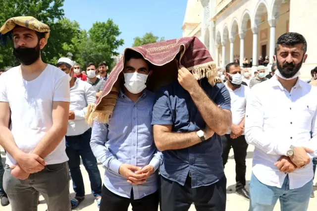 - Adana'da Cuma namazı sonrası Filistinliler için gıyabi cenaze namazı kıldı - Adana'da Cuma namazı sonrası Filistinliler için gıyabi cenaze namazı kıldı