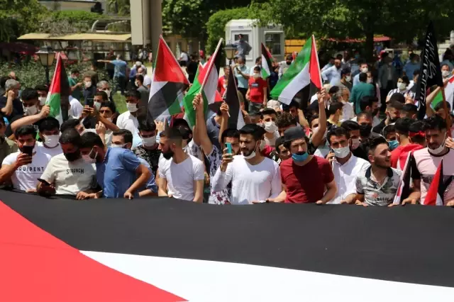 - Adana'da Cuma namazı sonrası Filistinliler için gıyabi cenaze namazı kıldı - Adana'da Cuma namazı sonrası Filistinliler için gıyabi cenaze namazı kıldı