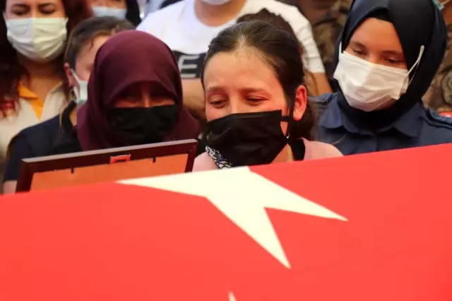 Ağrı'da şehit düşen özel harekatçı Denizli'de toprağa verildi Ağrı'da şehit düşen özel harekatçı Denizli'de toprağa verildi