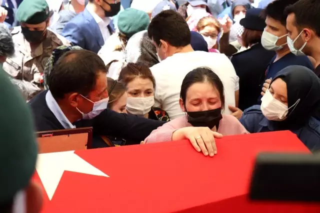 Ağrı'da şehit düşen özel harekatçı Denizli'de toprağa verildi Ağrı'da şehit düşen özel harekatçı Denizli'de toprağa verildi