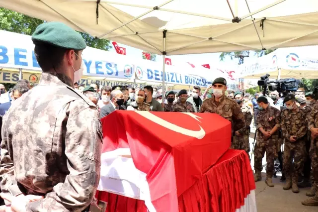 Ağrı'da şehit düşen özel harekatçı Denizli'de toprağa verildi Ağrı'da şehit düşen özel harekatçı Denizli'de toprağa verildi