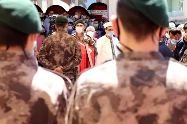 Ağrı'da şehit düşen özel harekatçı Denizli'de toprağa verildi Ağrı'da şehit düşen özel harekatçı Denizli'de toprağa verildi