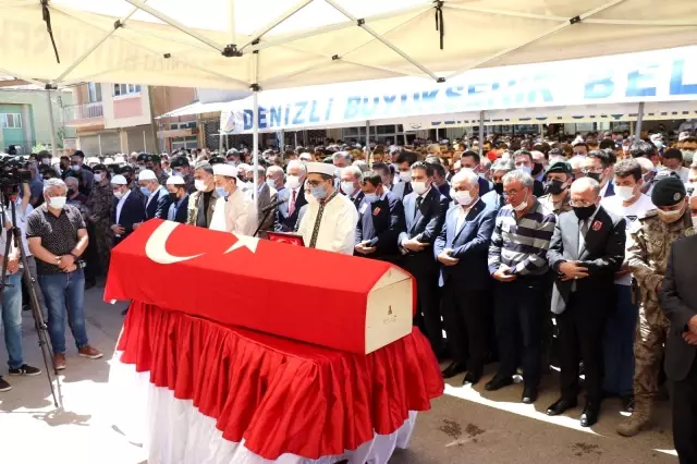 Ağrı'da şehit düşen özel harekatçı Denizli'de toprağa verildi Ağrı'da şehit düşen özel harekatçı Denizli'de toprağa verildi
