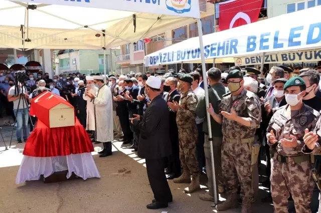Ağrı'da şehit düşen özel harekatçı Denizli'de toprağa verildi Ağrı'da şehit düşen özel harekatçı Denizli'de toprağa verildi