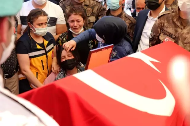 Ağrı'da şehit düşen özel harekatçı Denizli'de toprağa verildi Ağrı'da şehit düşen özel harekatçı Denizli'de toprağa verildi