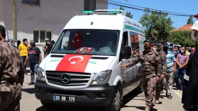 Ağrı'da şehit düşen özel harekatçı Denizli'de toprağa verildi Ağrı'da şehit düşen özel harekatçı Denizli'de toprağa verildi