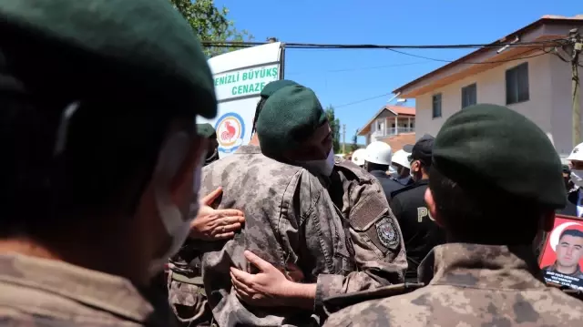 Ağrı'da şehit düşen özel harekatçı Denizli'de toprağa verildi Ağrı'da şehit düşen özel harekatçı Denizli'de toprağa verildi