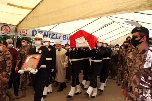 Ağrı'da şehit düşen özel harekatçı Denizli'de toprağa verildi Ağrı'da şehit düşen özel harekatçı Denizli'de toprağa verildi
