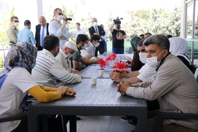 ailelerden chp ye cekin elinizi hdp den tepki 3 14132492 o