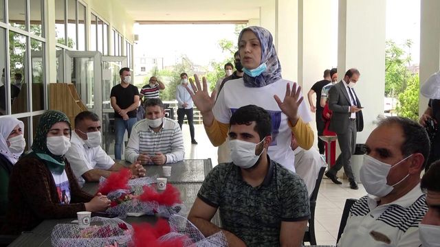 ailelerden chp ye cekin elinizi hdp den tepki 6 14132492 o