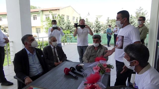 ailelerden chp ye cekin elinizi hdp den tepki 8 14132492 o