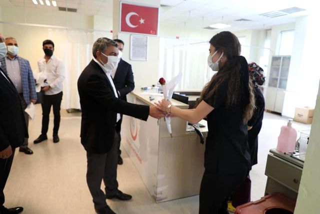 baskan sayir saglikcilarla bayramlasti 2 14131561 o