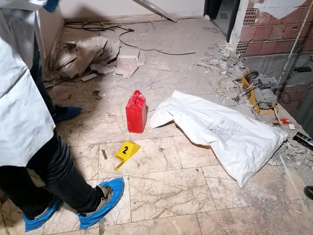 benzin dokulup yakilan dairede patlama 2 14131311 o