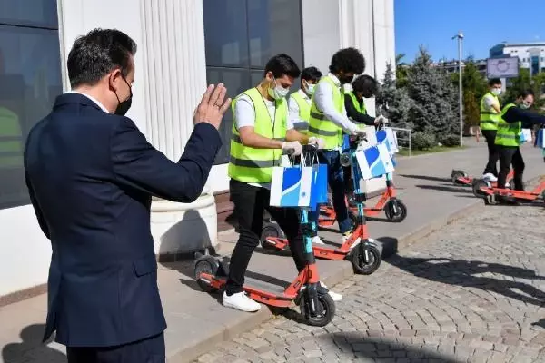 Binbin ile 65 yaş üstüne bayram ziyareti Binbin ile 65 yaş üstüne bayram ziyareti