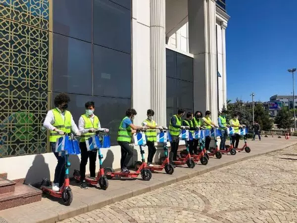 Binbin ile 65 yaş üstüne bayram ziyareti Binbin ile 65 yaş üstüne bayram ziyareti