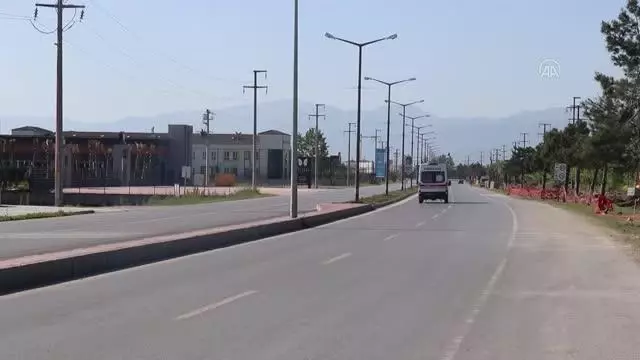 AFYONKARAHİSAR - Bayramın 2. gününde de 'tam kapanma' sakinliği sürüyor AFYONKARAHİSAR - Bayramın 2. gününde de 'tam kapanma' sakinliği sürüyor