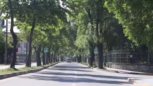 AFYONKARAHİSAR - Bayramın 2. gününde de 'tam kapanma' sakinliği sürüyor AFYONKARAHİSAR - Bayramın 2. gününde de 'tam kapanma' sakinliği sürüyor