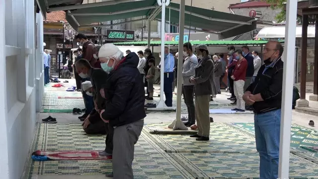 Filistinli şehitler için gıyabi cenaze namazı kılındı Filistinli şehitler için gıyabi cenaze namazı kılındı